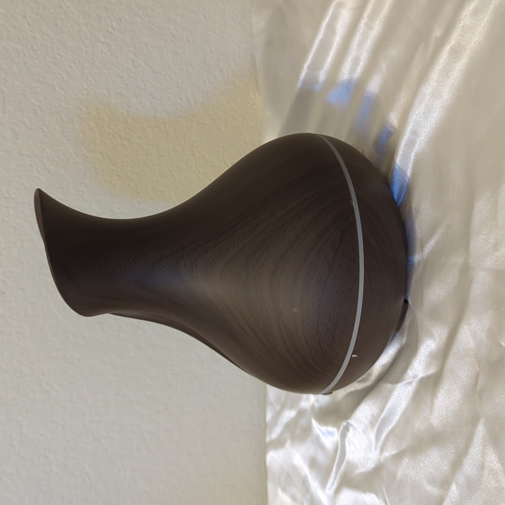 Elegant Brown Vase Humidifier